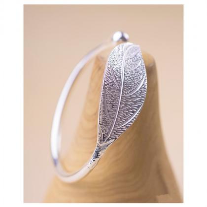 Fashion 925 Sterling Silver Leaf Opening Bracelet..